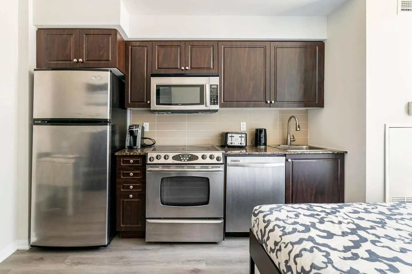 City View Towers - Steps To Cn Tower - Pool & Hot Tub - Free Parking Toronto Apartment