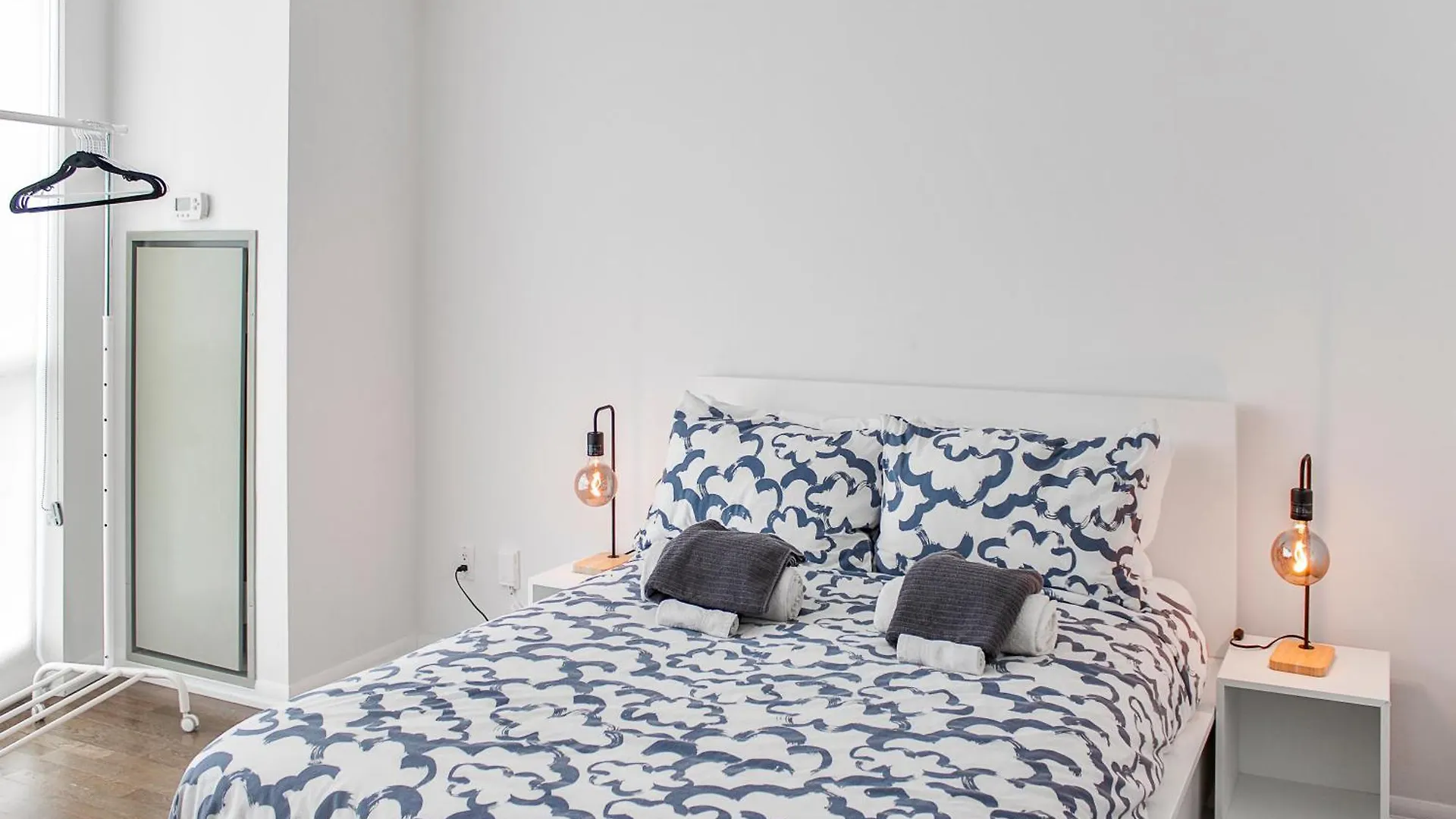 City View Towers - Steps To Cn Tower - Pool & Hot Tub - Free Parking Toronto